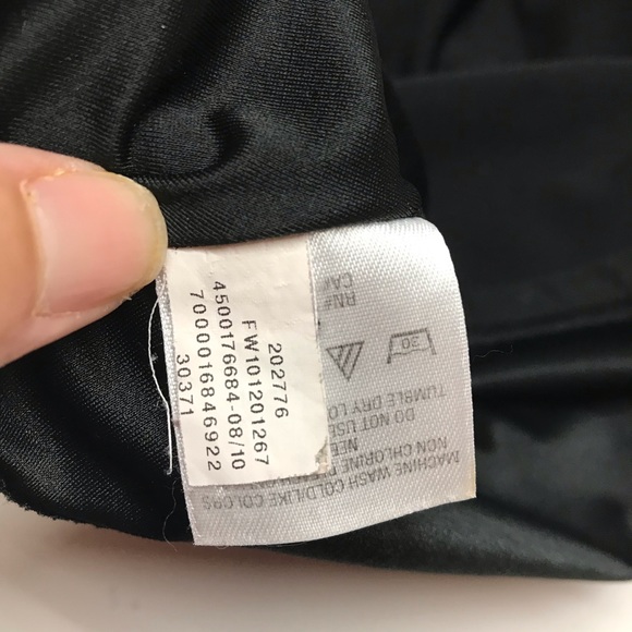 Under Armour V neck long sleeve athletic top rash guard black Size S - Picture 12 of 15